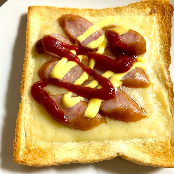 ウインナーとチーズのトースト